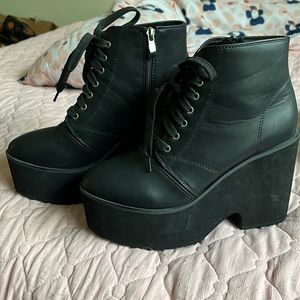 Hot topic platform ankle boot. Only worn once. Very light weight.